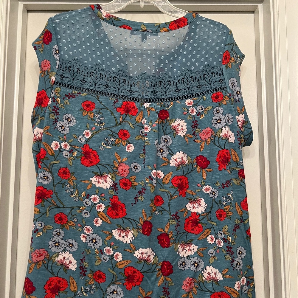 Sleeveless shirt